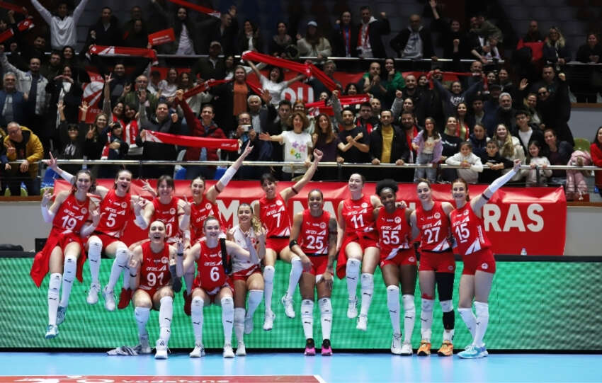 Izmir 17 Yil Sonra Sultanlar Ligi Play Offlarinda