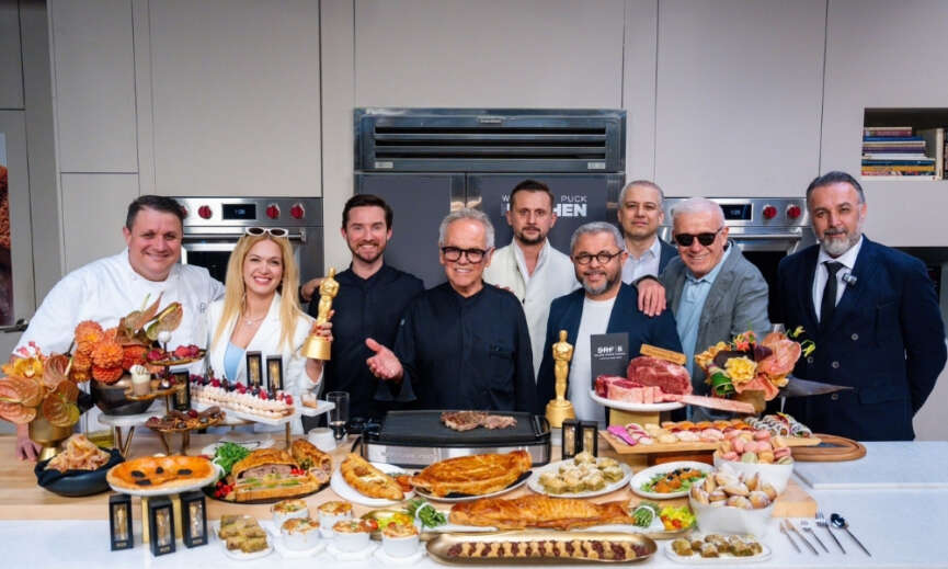 Karaca Uc Yildir Yildizlarla Ayni Sofrada