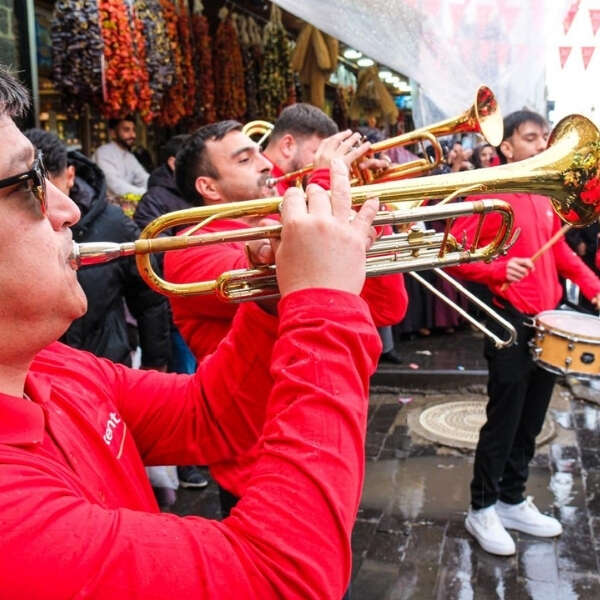 Kent, Yarım Asırlık Bayram Geleneğini Bu Yıl Diyarbakır’da “Bayram Sokağı” ile Yaşatıyor
