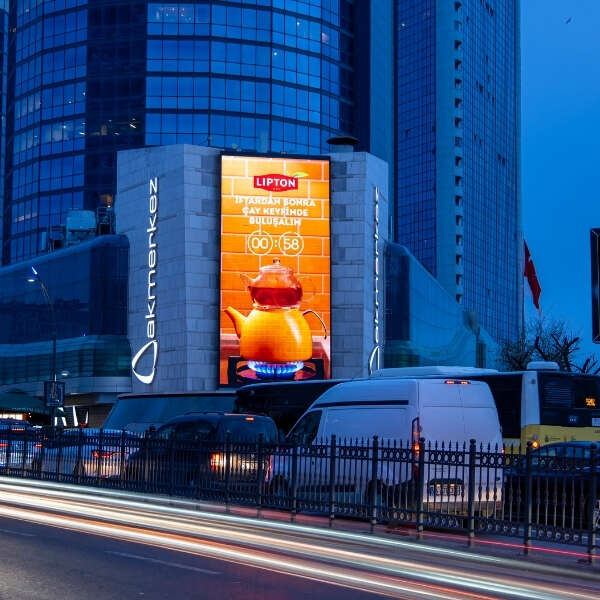 Lipton, İftara Geri Sayımı Şehrin Kalbine Taşıdı