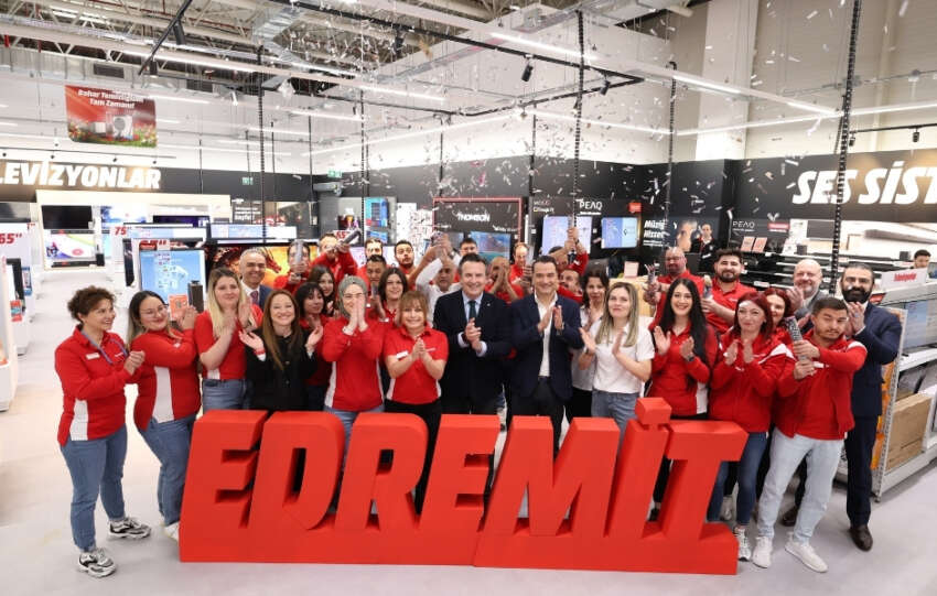 MediaMarkt Turkiye Edremitte yeni magazasinin acilisini yapti