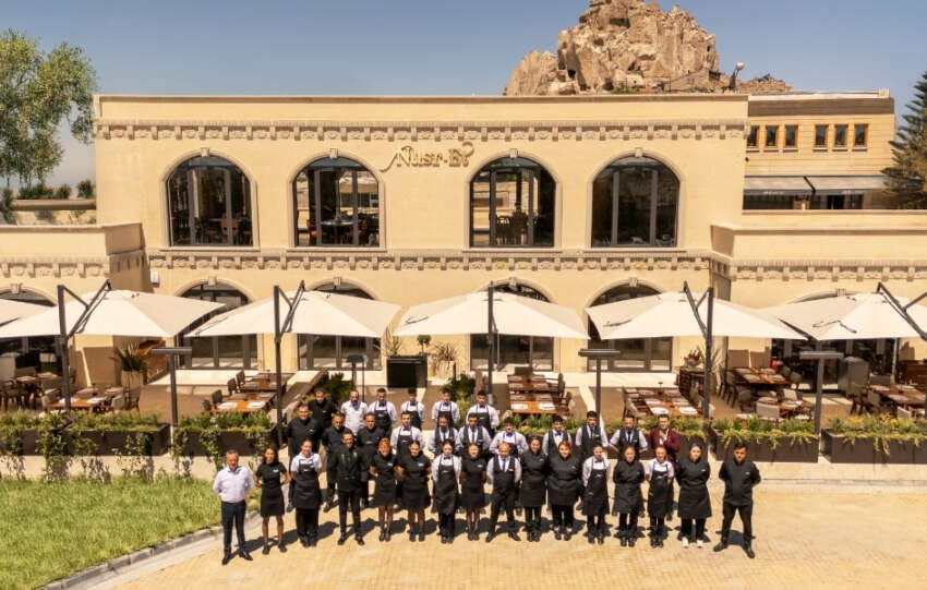 Nusr Etten Kapadokyada Yeni Imza Nusr Et Uchisardaki Yeni Restoraniyla 1 Nisanda Kapilarini Aciyor