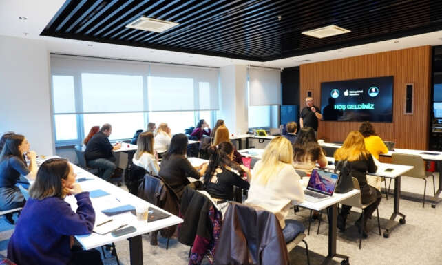 Pozitif Teknoloji Bu Yil da Egitim Teknolojileri Zirvesinin Teknoloji Sponsoru Oldu