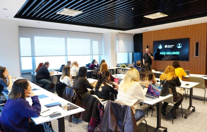 Pozitif Teknoloji Bu Yil da Egitim Teknolojileri Zirvesinin Teknoloji Sponsoru Oldu