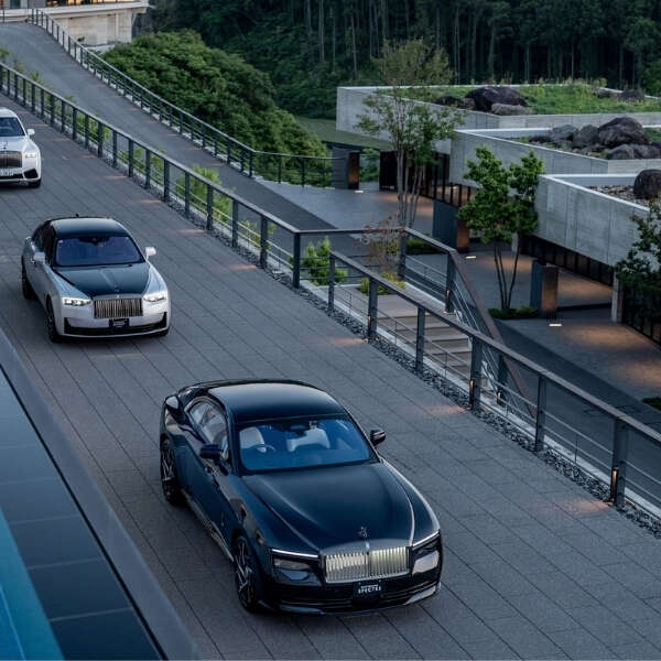 Rolls-Royce’un cesur alter egosu Black Badge 10 yaşında!