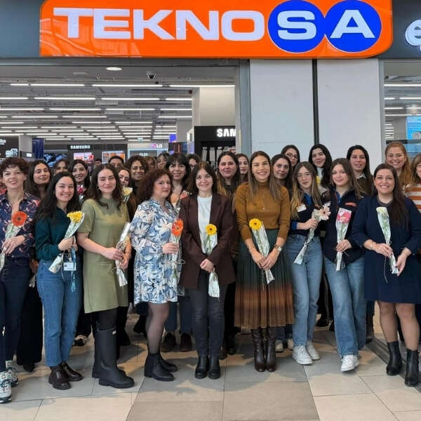 Teknosa 8 Mart’ı kadın çalışanlarıyla birlikte kutladı