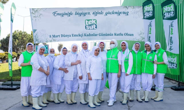 Teksutte 8 Mart Kadinlar Gunu senlik havasinda kutlandi