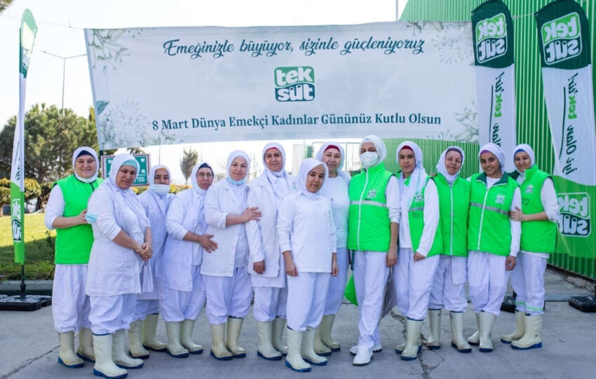 Teksutte 8 Mart Kadinlar Gunu senlik havasinda kutlandi