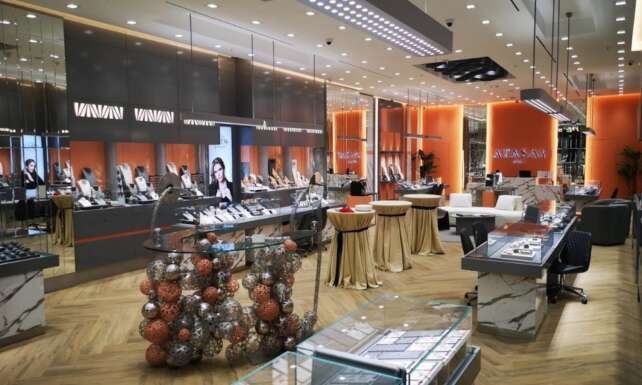 Atasay en buyuk magazasini Bursada acti