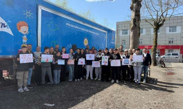 Atesboceginin isigi boyama kitabina donustu Dominostan cocuklara 23 Nisan armagani