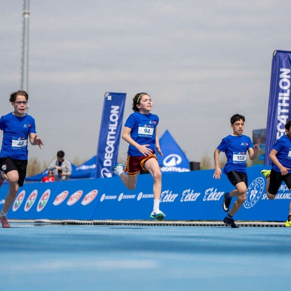 “Decathlon Türkiye’nin En Hızlısı” Atletizm Yarışlarının Türkiye Finali’nde 23 Nisan Heyecanı 
