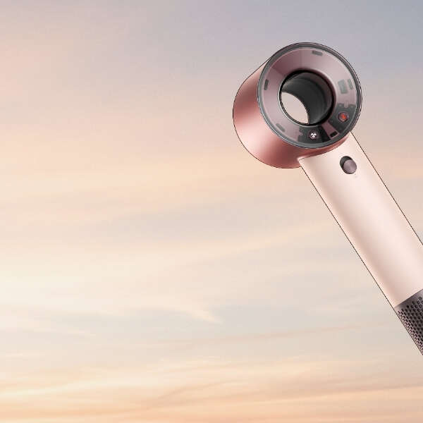 Dyson Supersonic™ Travel:  Gücünden Ödün Vermeden, Yüzde 32 Daha Küçük, Yüzde 25 Daha Hafif