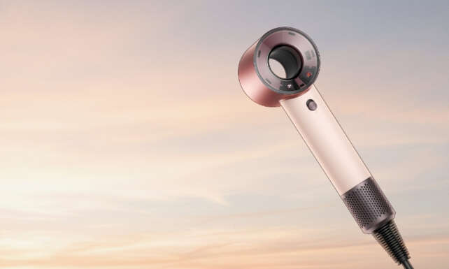 Dyson Supersonic™ Travel Gucunden Odun Vermeden Yuzde 32 Daha Kucuk Yuzde 25 Daha Hafif