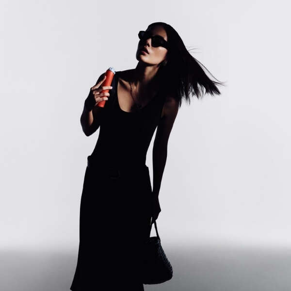 Dyson’ın 17 Yıllık Hava Akışı Uzmanlığı Artık Avucunuzda: HushJet™ Mini Cool Fan