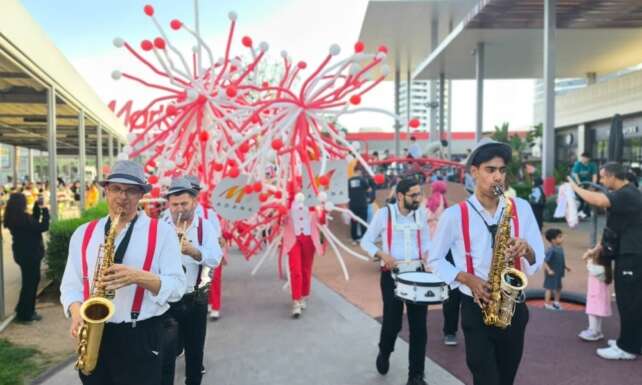 M1 Adanada 23 Nisan coskusu dort gun boyunca yasandi