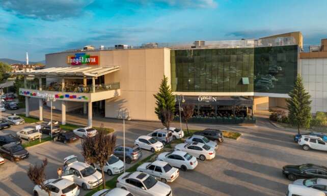 Nisan Ayi Inegol AVMde Cocuklar Icin Bayram Coskusuna Donusuyor