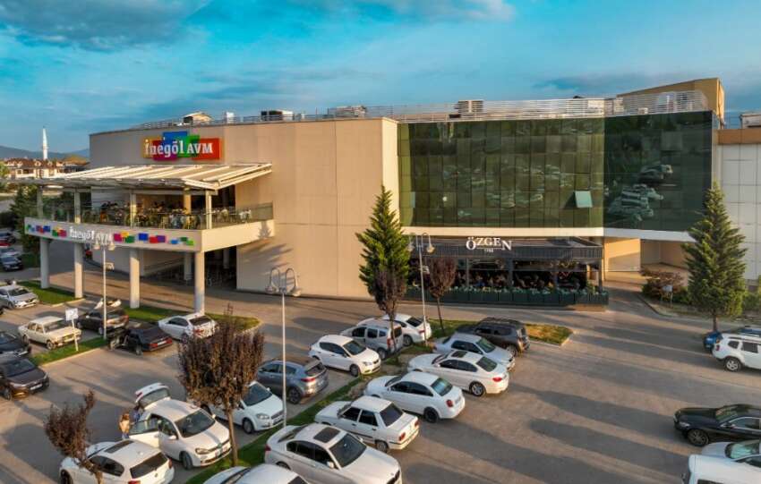 Nisan Ayi Inegol AVMde Cocuklar Icin Bayram Coskusuna Donusuyor