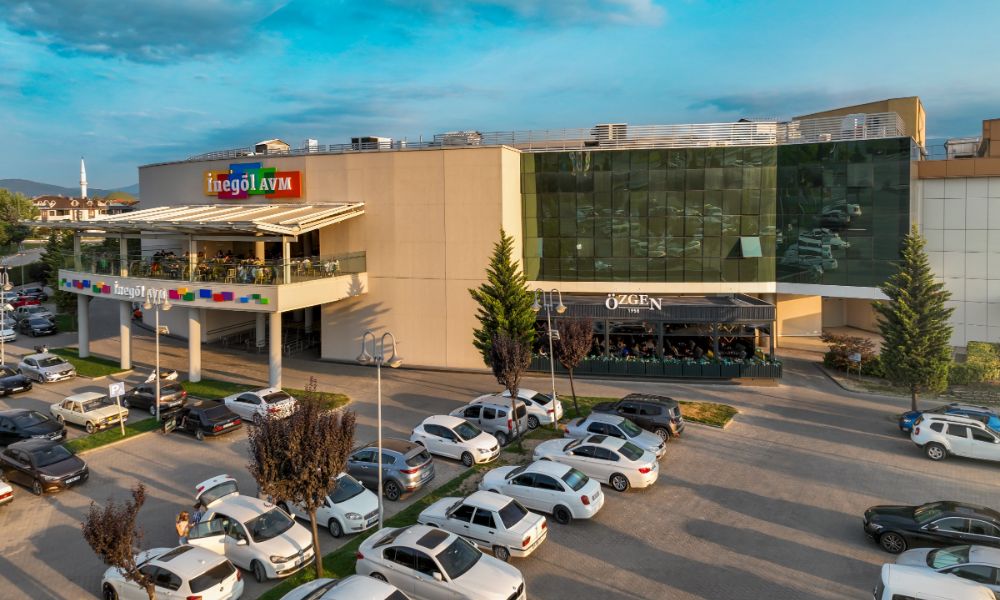 Nisan Ayi Inegol AVMde Cocuklar Icin Bayram Coskusuna Donusuyor