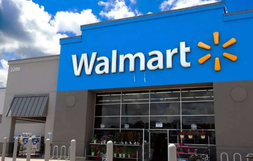 Walmart mağaza yenileme süreci kapsamında modernize edilen mağaza içi dijital alışveriş alanı