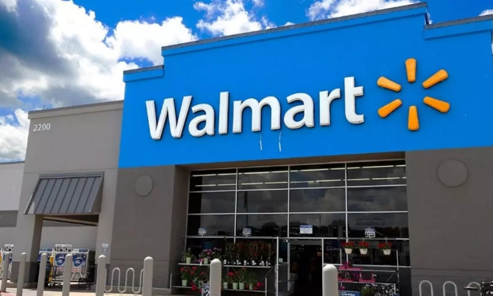 Walmart mağaza yenileme süreci kapsamında modernize edilen mağaza içi dijital alışveriş alanı