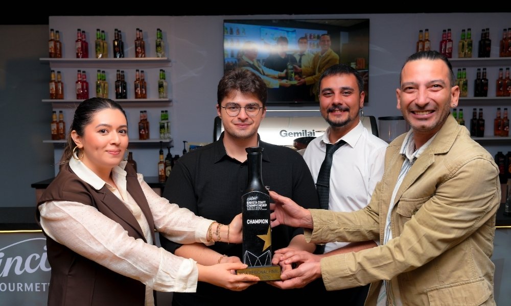 2025 26 DaVinci Gourmet Barista Craft Sampiyonasi MISA Bolge Finalinde Turkiyeden Cetin Alpay Baskan Sampiyon Oldu