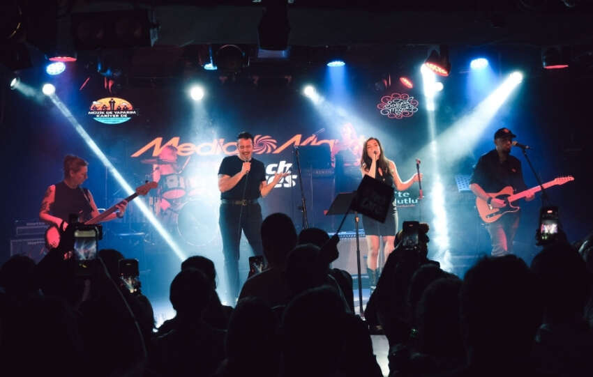MediaMarktin muzik grubu Tech Carese Juri Ozel Odulu