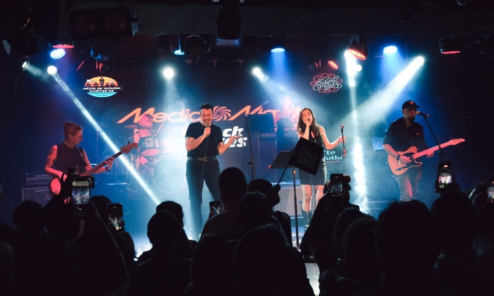 MediaMarktin muzik grubu Tech Carese Juri Ozel Odulu