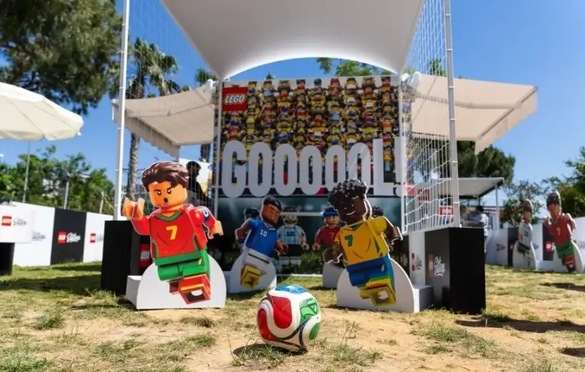 2026 FIFA Dunya Kupasi™ heyecanini LEGO® yapim parcalariyla Istanbulda insa edin 1