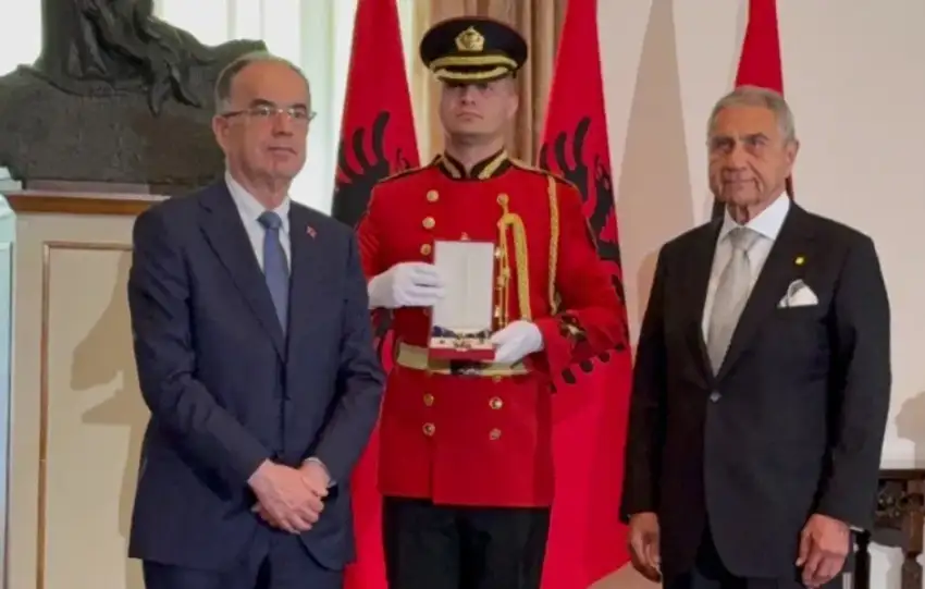 Arnavutluk Devletinden Nobel Ilac Onursal Baskani Hasan Ulusoya Akademik Mese Nisani Kumandan Rutbesi