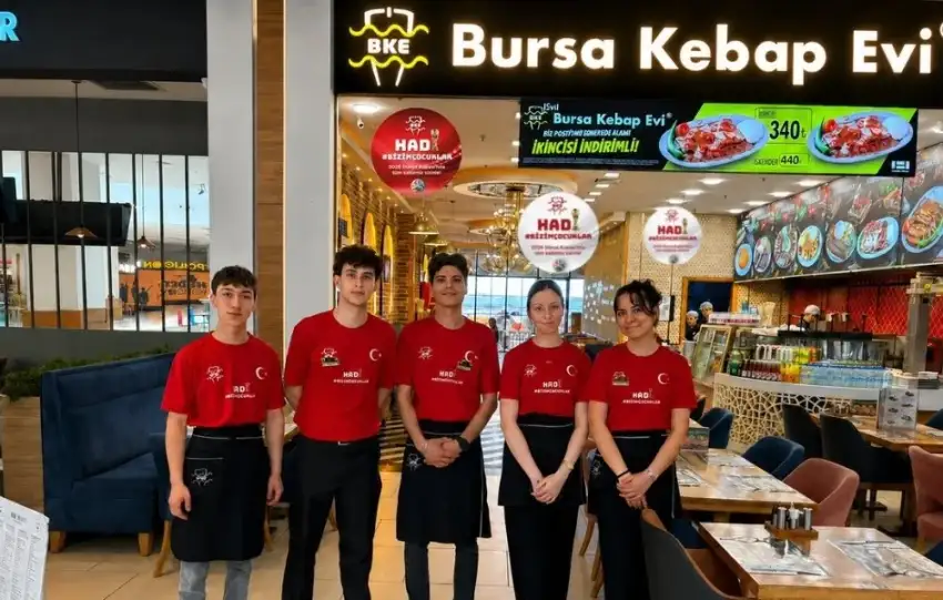 Bursa Kebap Evi Milli Takim Ruhunu Restoranlarina Tasidi