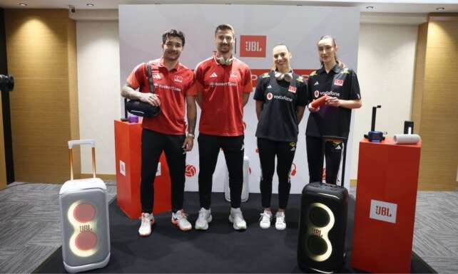 Dunyanin lider ses teknolojileri markasi JBL Turkiye turk voleybolunun yaninda