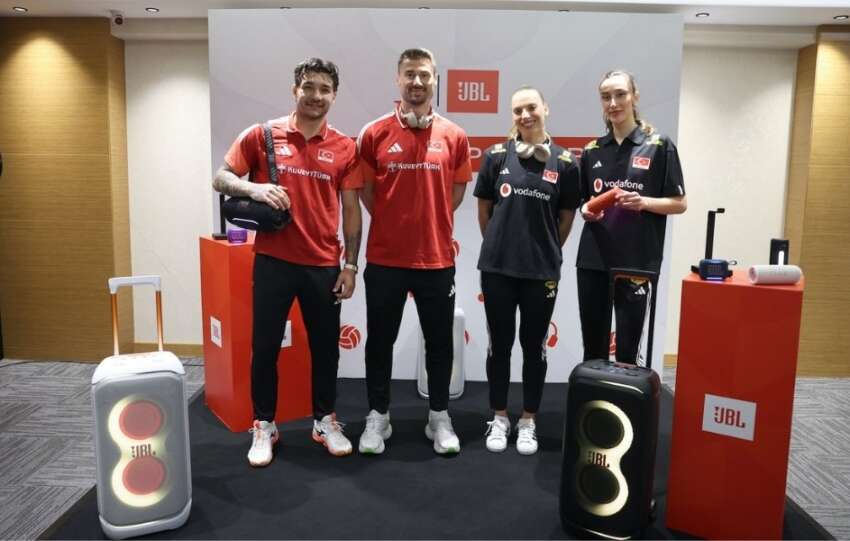 Dunyanin lider ses teknolojileri markasi JBL Turkiye turk voleybolunun yaninda