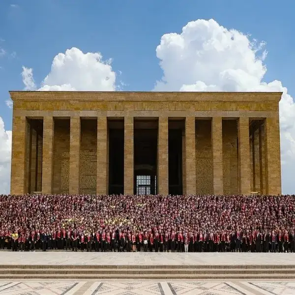 Erkmen Onbulak 10 Koç Topluluğu, 100. Yılında 6 Bin Çalışanı ve Bayisiyle Anıtkabir’de Ata’nın Huzurunda