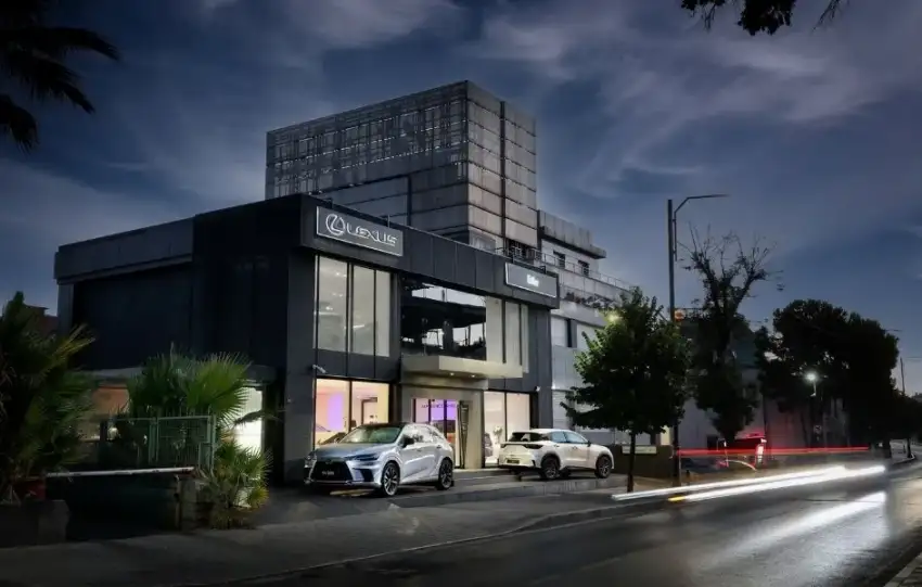 Lexusun Istanbuldaki yeni adresi Etiler Showroomu acildi