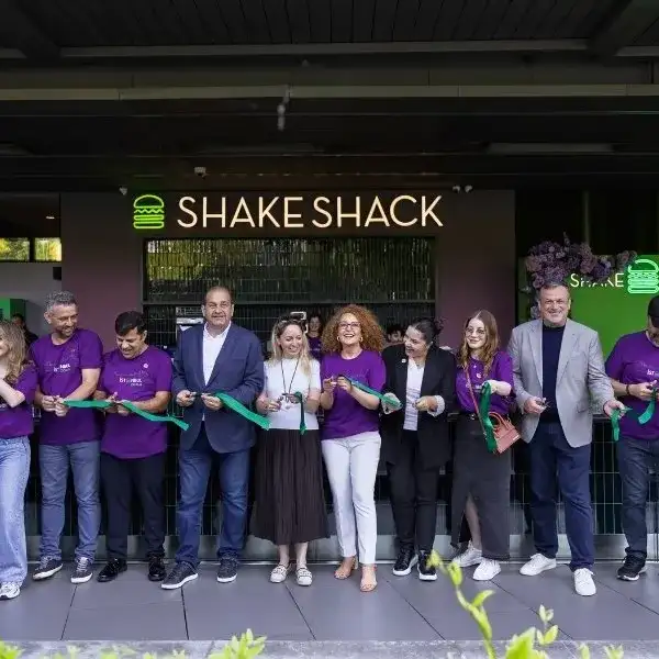 Home 39 Shake Shack Zorlu AVM’de Açıldı: Şehrin Yeni Lezzet Noktası!