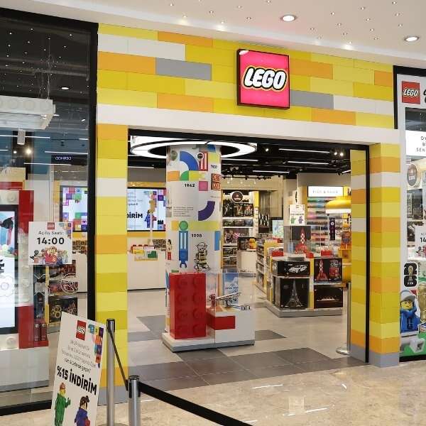 The LEGO Group ve Peeraj Group İstanbul’da yeni mağazasını açtı