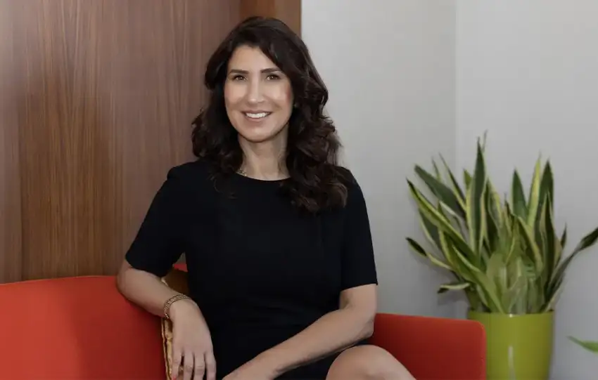 Genc Komsularina Kapilarini Acan bonVenodan Ilk Is Cagrisi