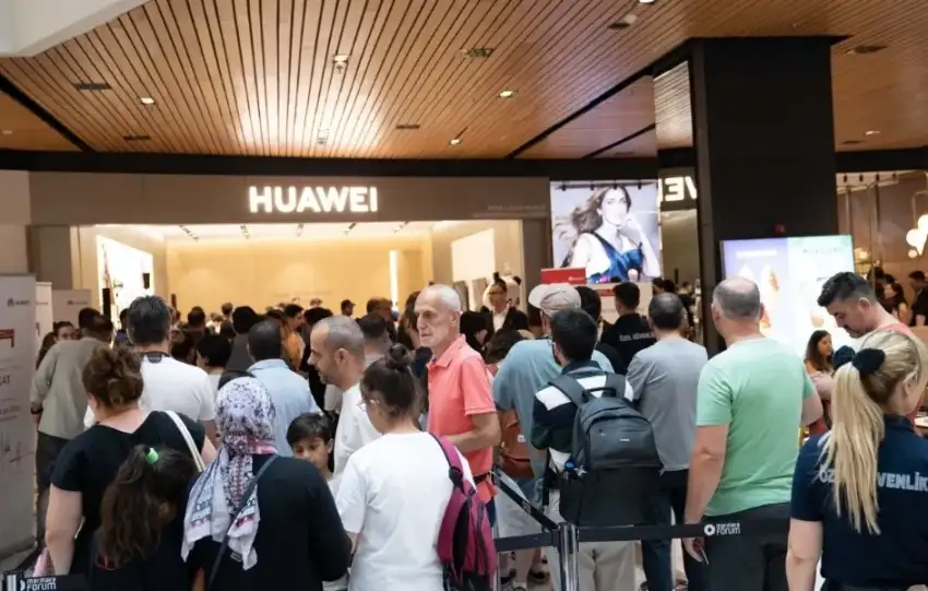 HUAWEI Turkiyedeki Yeni Deneyim Magazasinin Kapilarini Acti