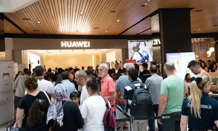 HUAWEI Turkiyedeki Yeni Deneyim Magazasinin Kapilarini Acti