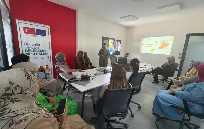 Teknosa Kadin Icin Teknoloji Projesi yilin ilk yarisinda 2 binin uzerinde katilimciya ulasti