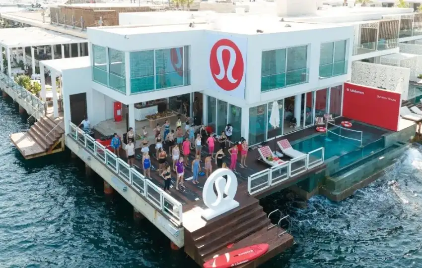 lululemon Bodrum Yalikavak Marina magazasinin acilisini yaz enerjisiyle kutladi