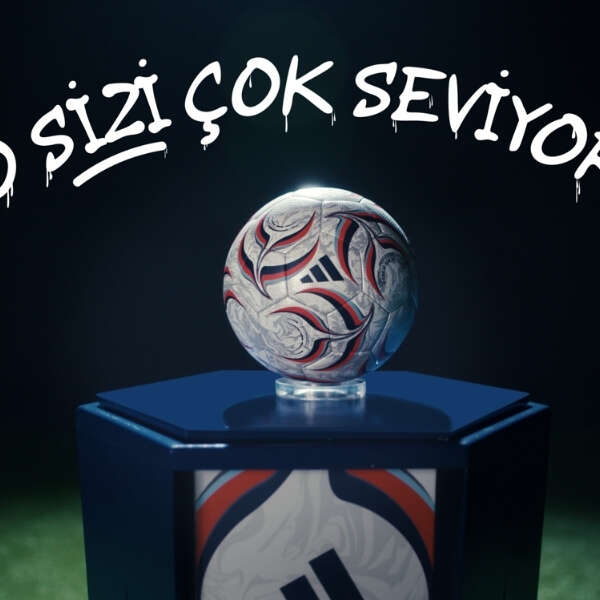 adidas’tan Futbolun Tanıdık Söylemlerine Eğlenceli Yanıt: “O Sizi Çok Seviyor”