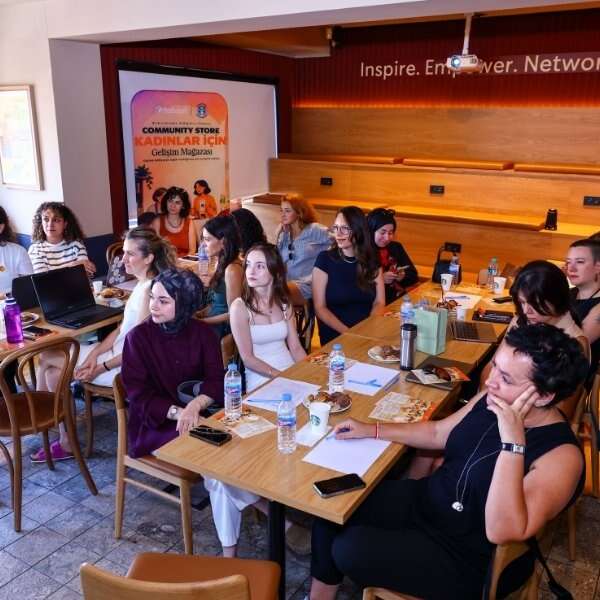 Starbucks Kadın Girişimine Alan Açıyor