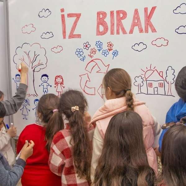 Türk Henkel’in İz Bırak Projesi, Bu Yıl İzmirli Çocuklarla Buluştu