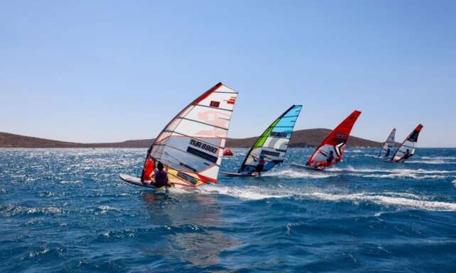 Turkiyenin Windsurf Sampiyonlari Alacatida Belirleniyor