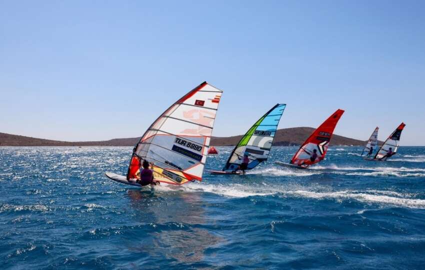 Turkiyenin Windsurf Sampiyonlari Alacatida Belirleniyor