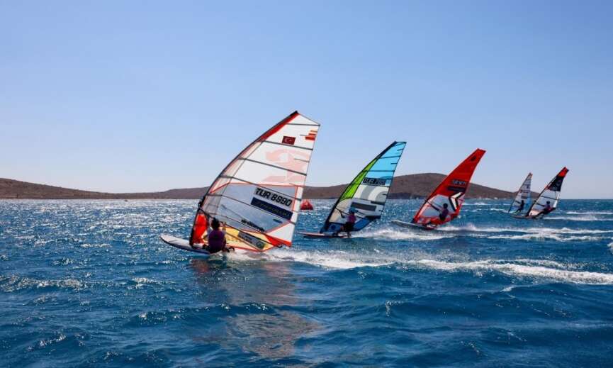Turkiyenin Windsurf Sampiyonlari Alacatida Belirleniyor