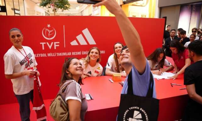 adidasin Akasyadaki Imza Gununde Filenin Sultanlarina Yogun Ilgi
