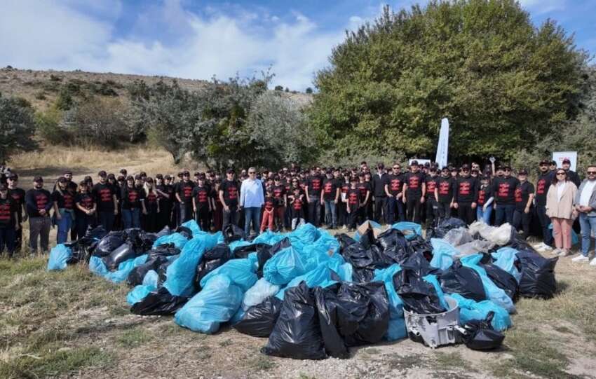 Tepe Kurumsalin Kirmizi Eldivenleri Ankarada 950 Kilogram Atigi Dogadan Topladi 01
