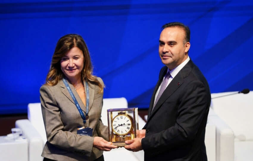 Bacaci Yatirim Holdingin duzenledigi zirvede is dunyasi yatirimlara yon veren yeni dinamikleri konustu